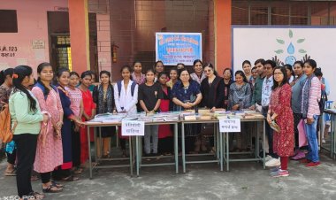 शासकीय दंतेश्वरी पीजी महिला महाविद्यालय जगदलपुर के प्रांगण में पुस्तक प्रदर्शन में आयोजन