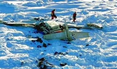 समुद्री बर्फ पर मिला लापता यात्री विमान का मलबा, 10 यात्रियों की मौत