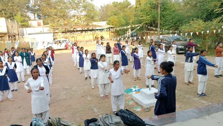 बस्तर मार्शल आर्ट अकादमी द्वारा शासकीय कन्या उच्चतर माध्यमिक विद्यालय में कक्षा नवमी से बारहवीं तक की छात्राओं को 30 दिवसीय कराते आत्मरक्षा प्रशिक्षण