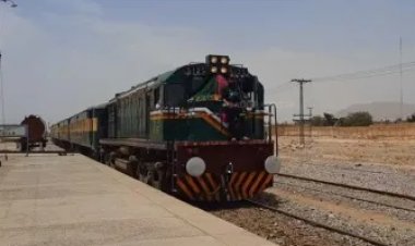 पाकिस्तान में ट्रेन हाईजैक, BLA ने 100 से ज्यादा यात्रियों को बनाया बंधक...