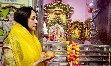 पुरी पहुंचकर भगवान जगन्नाथ संग हेमा मालिनी ने खेली होली