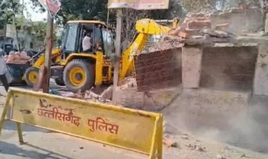 बिलासपुर  बुलडोजर कार्रवाई शुरू, हटाई गई 20 दुकानें, अभी 85 दुकानें और 23 मकानें भी हटाए जाएंगे