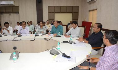 रायपुर कलेक्टर के निर्देश: समय सीमा में पूरे करें पेंशन प्रकरण...