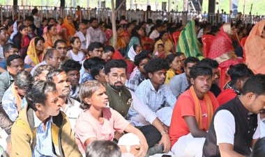 विजय आदित्य सिंह जूदेव के साथ पहाड़ी कोरवाओं ने सुनी शिव महापुराण की कथा   तीसरे दिन पंडित प्रदीप मिश्रा ने बताई जीवन में करूणा का महत्व