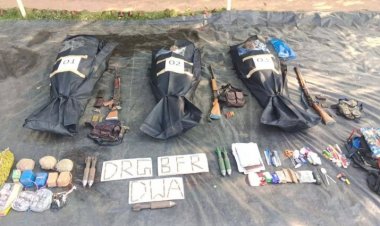 मुठभेड़ में मारे गए तीन इनामी नक्सली, बड़ी मात्रा में हथियार बरामद