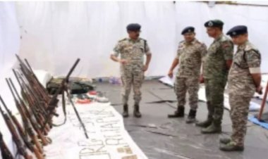 39 लाख का इनामी 15 नक्सलियों ने किया सरेंडर