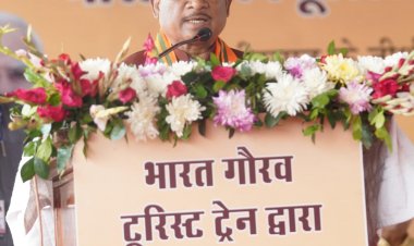 छत्तीसगढ़ में आस्था को मिला नया संबल : मुख्यमंत्री श्री विष्णु देव साय ने मुख्यमंत्री तीर्थ दर्शन योजना का  किया शुभारंभ  बुज़ुर्गों की आंखों में वर्षों से पल रही तीर्थ यात्रा की अभिलाषा हुई पूरी: पहली विशेष ट्रेन से 780 श्रद्धालु तिरुपति, मदुरै, रामेश्वरम रवाना