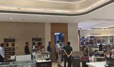 रायपुर  बुर्का पहनकर कपड़ा शोरूम में घुसा चोर, 30 लाख रुपए का माल पार