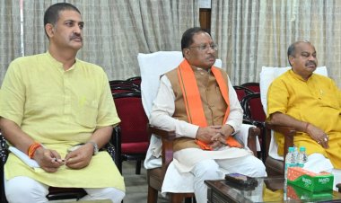 मुख्यमंत्री विष्णु देव साय ने जनप्रतिनिधियों और अधिकारियों के साथ सुनी ‘मन की बात’ की 121वीं कड़ी