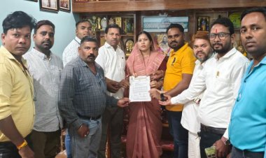 पत्रकार सुरक्षा कानून लागू करने पत्रकार सुरक्षा समिति ने राज्यपाल के नाम विधायक को सौंपा ज्ञापन