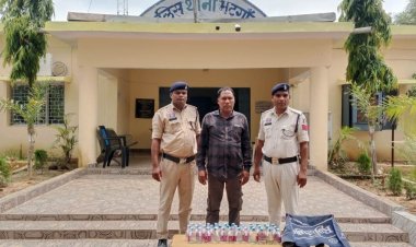 पूर्व सरपंच प्रतिनिधि 35 पाव अवैध शराब के साथ गिरफ्तार