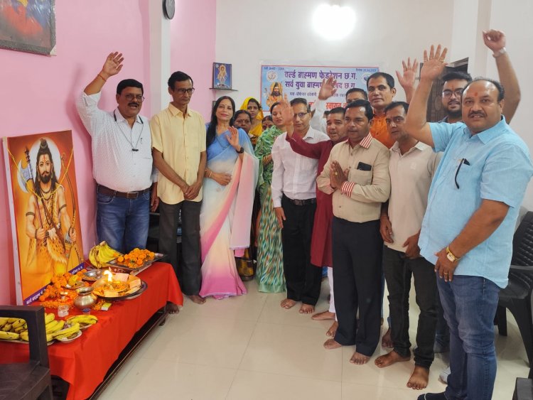 वर्ल्ड ब्राह्मण फेडरेशन द्वारा भगवान श्री परशुराम जन्मोत्सव पर पूजा आरती व प्रसाद वितरण