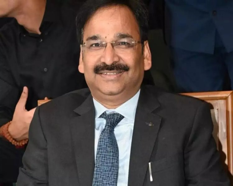 शराब घोटाला: ACB ने IAS विनय चौबे को हिरासत में लिया, चल रही पूछताछ