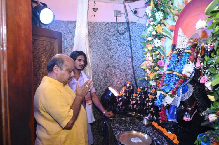 शनि जयंती के पावन अवसर पर उत्तर विधायक पुरंदर मिश्रा ने की पूजा-अर्चना शनि मंदिर, हनुमान चौक मंडी गेट पंडरी रायपुर में हुआ भव्य आयोजन