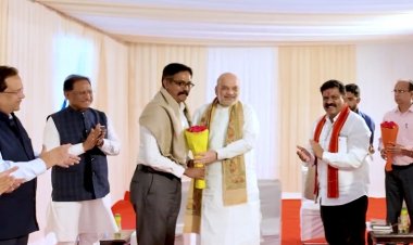 नक्सल विरोधी अभियान में अहम भूमिका निभाने वाले अधिकारियों से मिले शाह