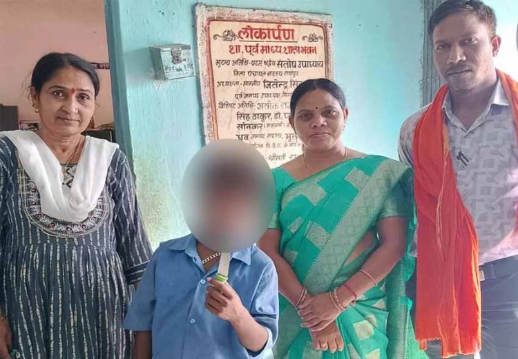 स्कूल में चाकू लाकर सहपाठियों को धमकाता है छात्र, शिक्षक भी दहशत में