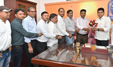 राजस्व प्रकरण निर्धारित समय सीमा में निराकरण करना राजस्व अधिकारी सुनिश्चित करें : राजस्व मंत्री श्री टंक राम वर्मा  पटवारी कार्यालयों को मिली 1100 रुपए की स्वीकृति, तेजी से होंगे राजस्व कार्य  राजस्व पटवारी संघ ने ऑनलाइन बहिष्कार आंदोलन किया समाप्त