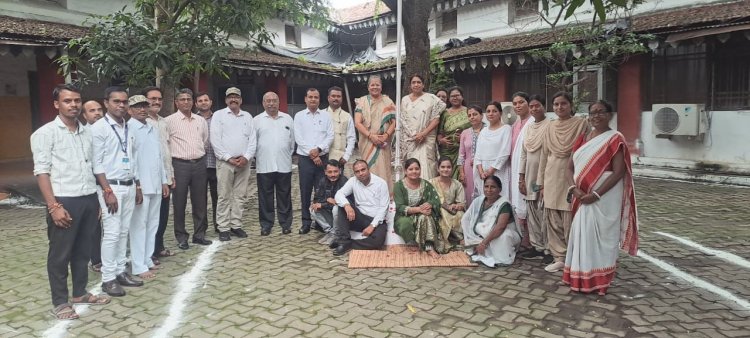 महिला आयोग कार्यालय में 78वीं स्वतंत्रता दिवस वर्षगांठ धूमधाम से मनाई गई  महिला आयोग कार्यालय में डाॅ. किरणमयी नायक ने किया ध्वजारोहण