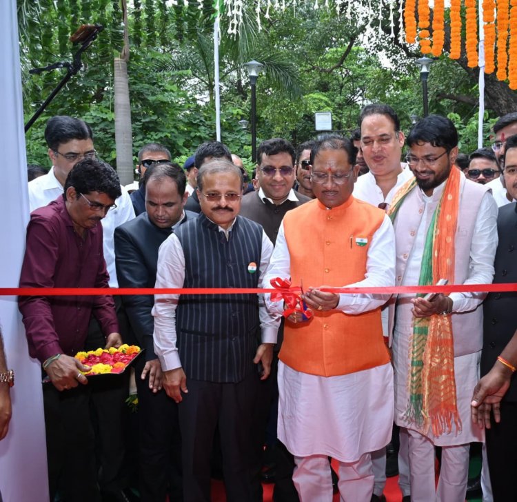 मुख्यमंत्री श्री साय ने स्वतंत्रता दिवस पर टाउन हॉल में छायाचित्र प्रदर्शनी का किया शुभारंभ  छत्तीसगढ़ के स्वतंत्रता सेनानियों की गाथा, आज़ादी की लड़ाई में प्रदेश की भागीदारी और शासन की उपलब्धियों का प्रभावशाली चित्रण  15 से 21 अगस्त तक प्रातः 10:30 से रात 8:00 बजे तक कर सकेंगे अवलोकन