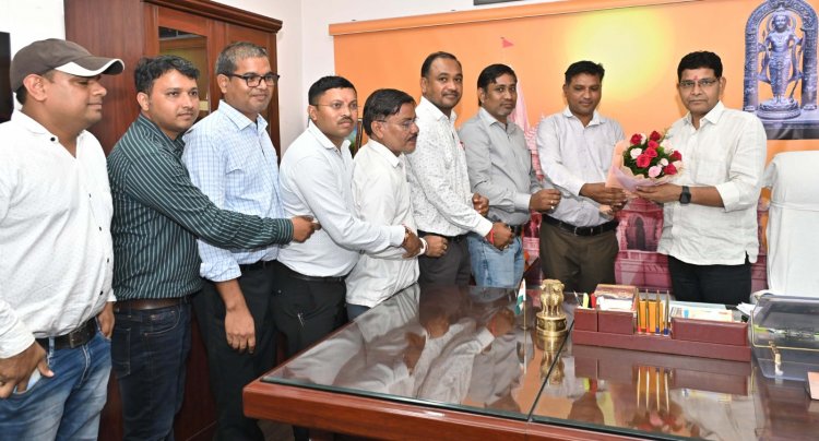 राजस्व प्रकरण निर्धारित समय सीमा में निराकरण करना राजस्व अधिकारी सुनिश्चित करें : राजस्व मंत्री श्री टंक राम वर्मा पटवारी कार्यालयों को मिली 1100 रुपए की स्वीकृति, तेजी से होंगे राजस्व कार्य राजस्व पटवारी संघ ने ऑनलाइन बहिष्कार आंदोलन किया समाप्त