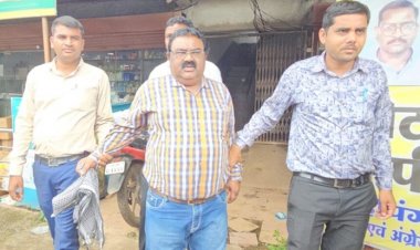 रिश्वत लेते रंगे हाथ गिरफ्तार हुआ जिला पटवारी संघ अध्यक्ष