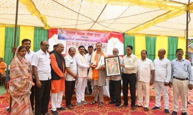 नगर पंचायत पलारी के पूर्व अध्यक्ष यशवर्धन मोनू वर्मा का जन्मदिन धूमधाम से मनाया गया।।