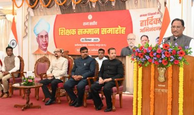 शिक्षक अपने विद्यार्थियों के लिए रोल मॉडल होता है: राज्यपाल श्री रमेन डेका  शिक्षा के बिना जीवन अधूरा: मुख्यमंत्री श्री विष्णु देव साय  राजभवन में राज्य स्तरीय शिक्षक सम्मान समारोह आयोजित