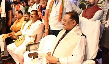 विविध पौराणिक प्रसंगों एवं आधुनिक घटनाओं पर आधारित सुसज्जित झांकियां बनी आकर्षण का केंद्र: झांकियों को देखने रायपुर में उमड़ा जनसैलाब