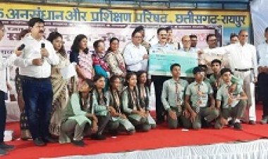 ls  राज्य स्तरीय वाद-विवाद प्रतियोगिता में बलरामपुर को मिला पहला पुरस्कार