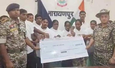 नारायणपुर में 12 नक्सलियों ने किया आत्मसमर्पण