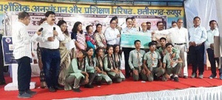 ls  राज्य स्तरीय वाद-विवाद प्रतियोगिता में बलरामपुर को मिला पहला पुरस्कार