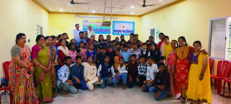 दिव्यरूपेण कन्याओं का कन्या पूजन डॉ वर्णिका शर्मा “दिव्यरूपेण गरबा” — दिव्यांग बच्चों संग गरबा का अनूठा उत्सव