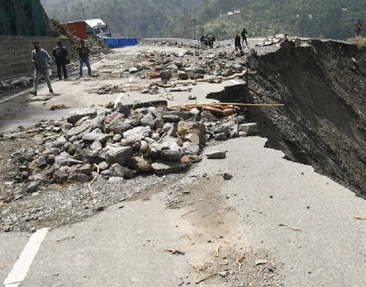 मेक्सिको में भारी बारिश के कारण बाढ़ और भूस्खलन में कम से कम 41 लोगों की मौत