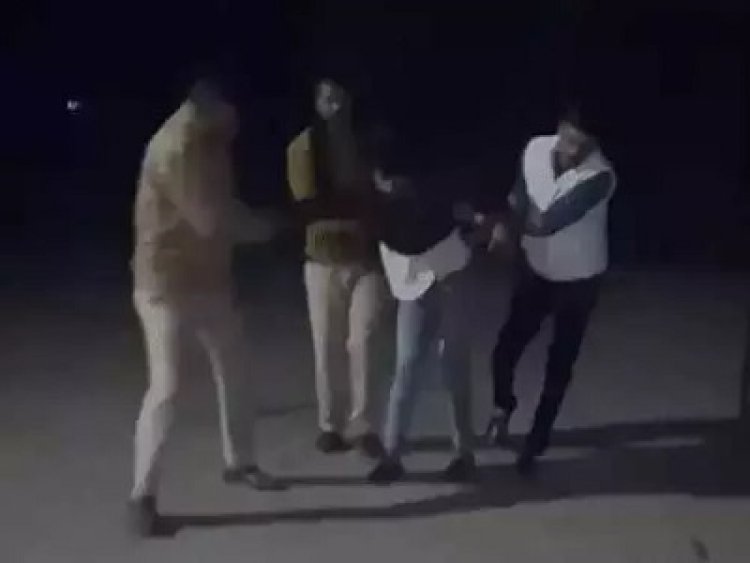 चाकूबाज पर पुलिस के डंडे का कहर, लंगड़ाते दिखा