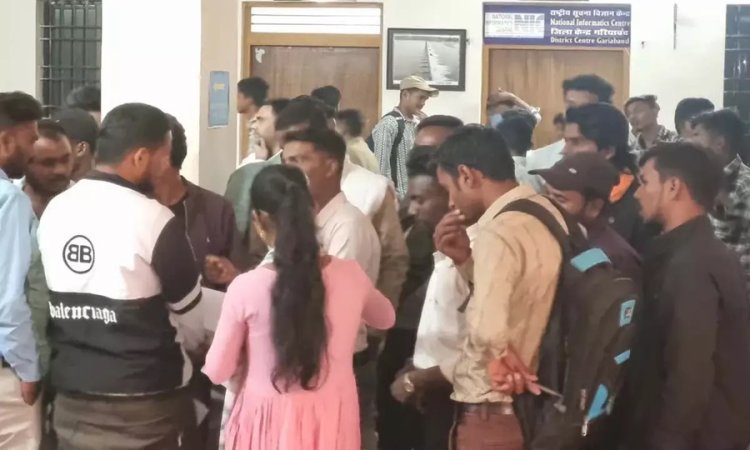 कंप्यूटर ऑपरेटर्स की हड़ताल ख़त्म होने के बाद बेराजगार हुए अस्थायी कर्मचारी