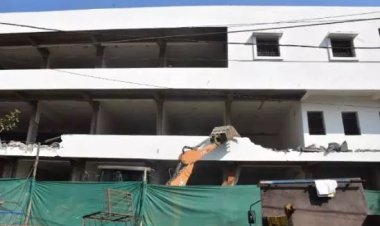 आवासीय भवन का नक्शा पास कराकर तान दिया कॉम्प्लेक्स, निगम ने तोड़ा...