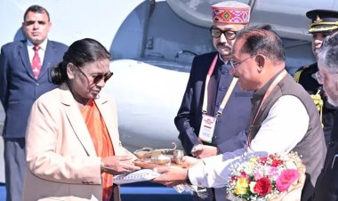 जशपुर पहुंचीं राष्ट्रपति मुर्मू, राज्यपाल-मुख्यमंत्री ने किया स्वागत