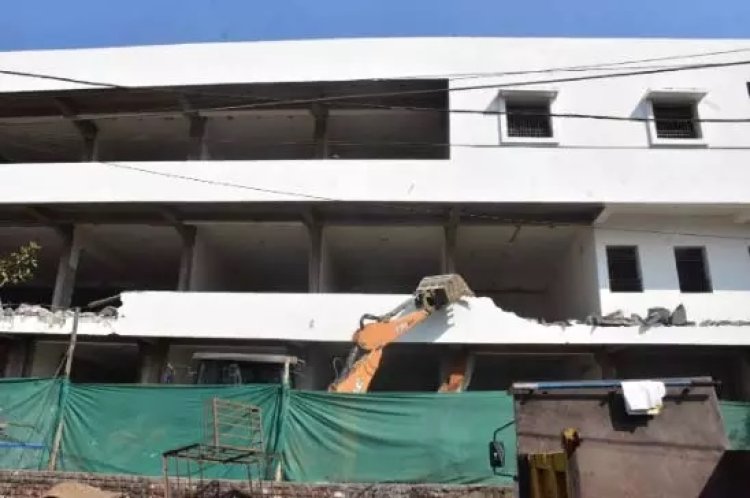 आवासीय भवन का नक्शा पास कराकर तान दिया कॉम्प्लेक्स, निगम ने तोड़ा...