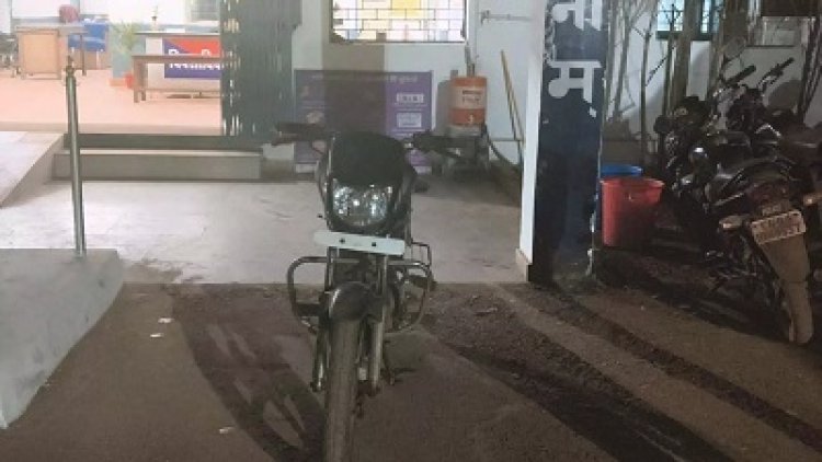 चोरी की मोटर साइकिल के साथ नाबालिग गिरफ्तार