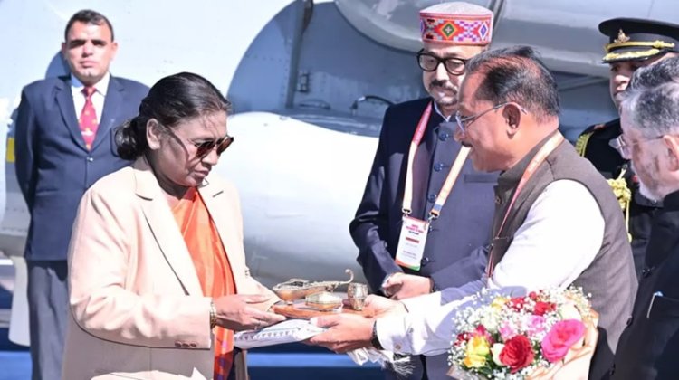जशपुर पहुंचीं राष्ट्रपति मुर्मू, राज्यपाल-मुख्यमंत्री ने किया स्वागत