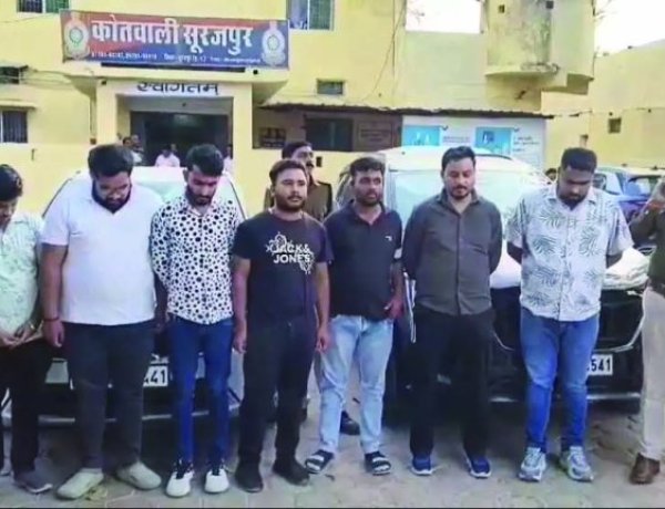 हाईवे पर बर्थडे पार्टी पड़ी भारी: सड़क जाम करने वाले 7 युवक गिरफ्तार, पुलिस ने निकाला जुलूस