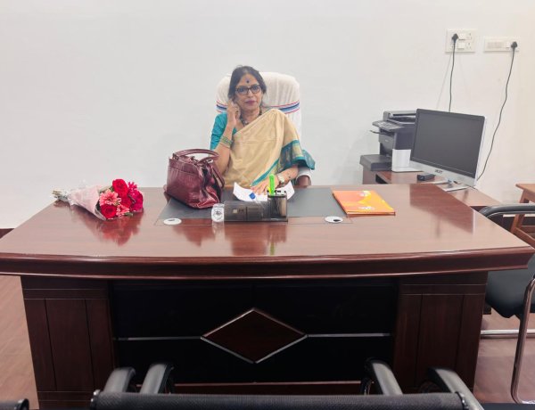संत गोबिंदराम शदाणी शासकीय कला एवं वाणिज्य कन्या महाविद्यालय   प्राचार्य डॉ उषा किरण अग्रवाल ने  अपना पदभार ग्रहण किया