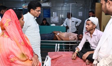 रायपुर-बिलासपुर नेशनल हाईवे में हुए सड़क हादसे के घायलों से मिलने मेकाहारा अस्पताल पहुंचे मंत्री टंक राम वर्मा