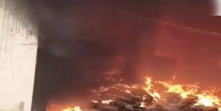 बिलासपुर के गजमोहिनी अपार्टमेंट में भीषण आग, इलेक्ट्रॉनिक गोदाम खाक
