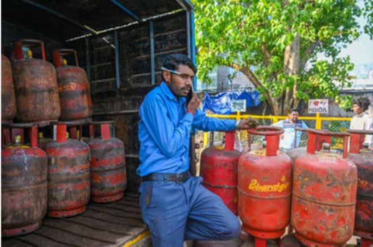 नहीं बदले हैं गैस रिफिल बुकिंग के नियम : पेट्रोलियम मंत्रालय