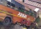 स्टेयरिंग फेल होने से बस रेलवे ट्रैक पर गिरी, 30 यात्री बाल-बाल बचे