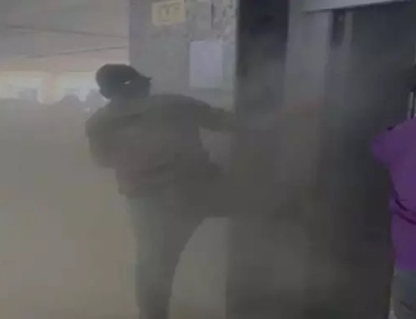 अपार्टमेंट की लिफ्ट में लगी आग, सिक्योरिटी गार्ड की तत्परता से बड़ा हादसा टला