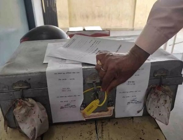 कड़ी सुरक्षा में संपन्न हुई 12वीं हिंदी की पुनः परीक्षा, 148 केंद्रों तक समय पर पहुंचे प्रश्नपत्र