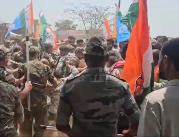 तिल्दा में बाईपास रोड की मांग को लेकर कांग्रेस ने किया मंत्री बंगले का घेराव