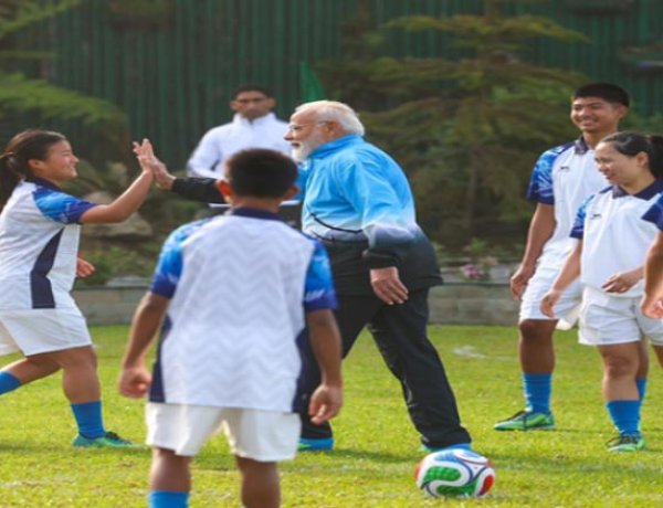 पीएम मोदी ने युवा खिलाड़ियों को दिया कड़ी मेहनत का मंत्र